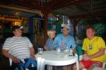 Jorge, Gabriel, Crister og Michael på bar i kanalen i Dewey