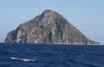 Diamond Rock, 205 m høy, ligger midt mellom Grenada od Carriacou