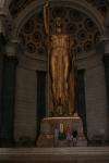 17 meter høy statue dekket med bladgull(i Capitolio)