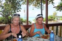 rundtur-carriacou-025-lunch-i-paradise-bay.jpg