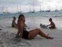 Elisabeth koser seg på Tobago Keys