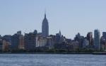 Videre ble Empire State Building passert